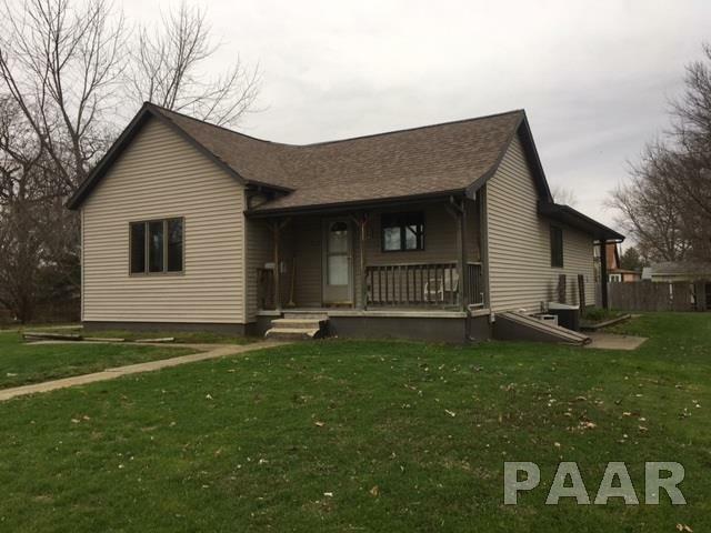 Property Photo:  611 E Ash  IL 61520 