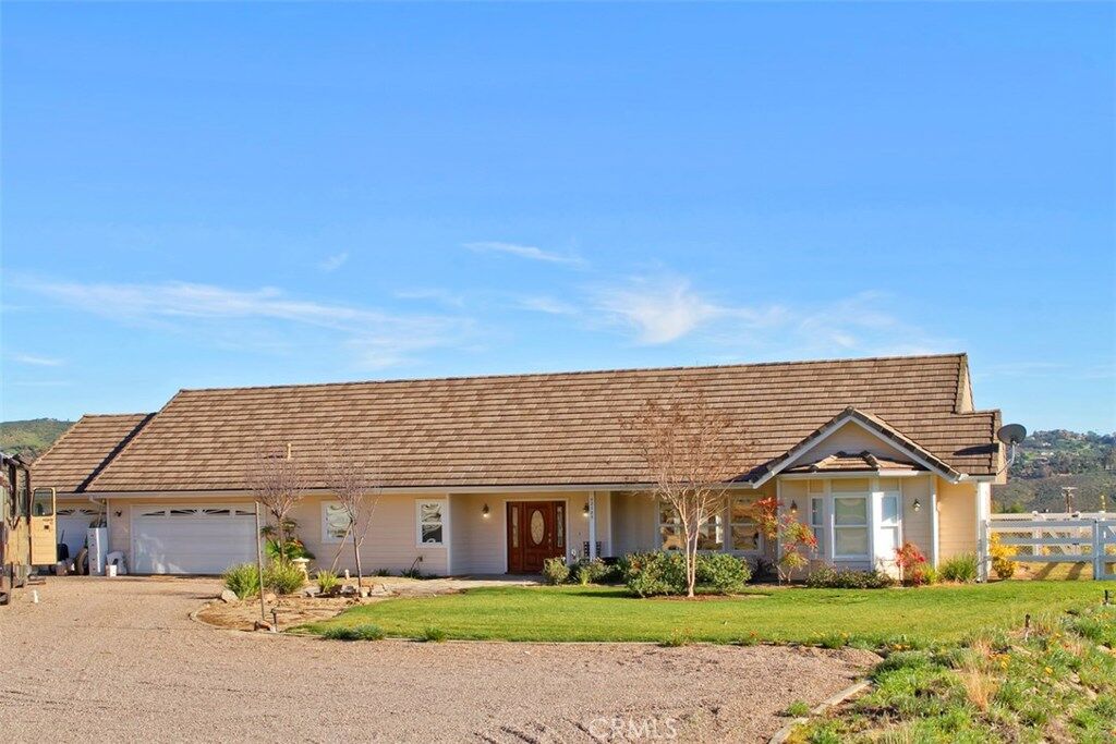 Property Photo: 42385 Via Del Gavilan CA 92028