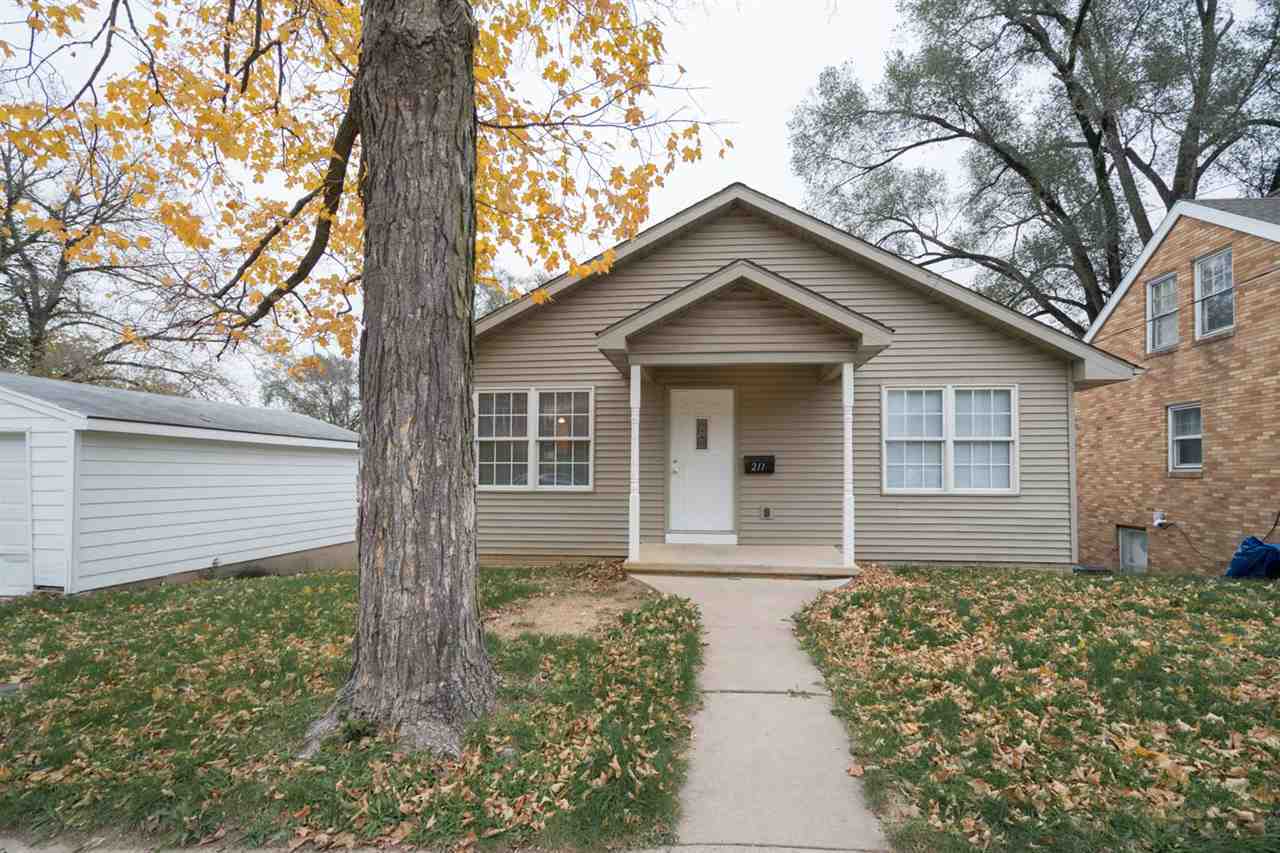 Property Photo:  211 Stewart  IL 61611 