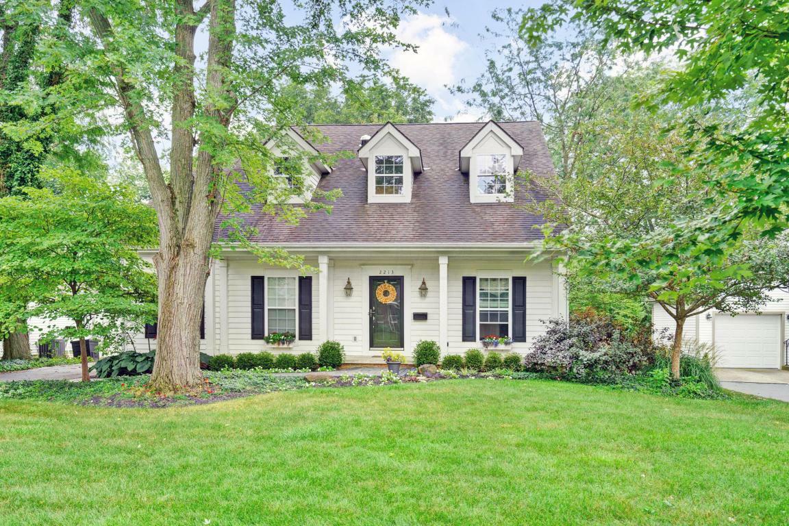 Property Photo: 2213 Ridgeview Road OH 43221