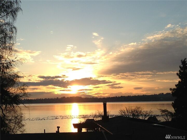 Property Photo:  6207 Lake Washington Blvd NE  WA 98033 