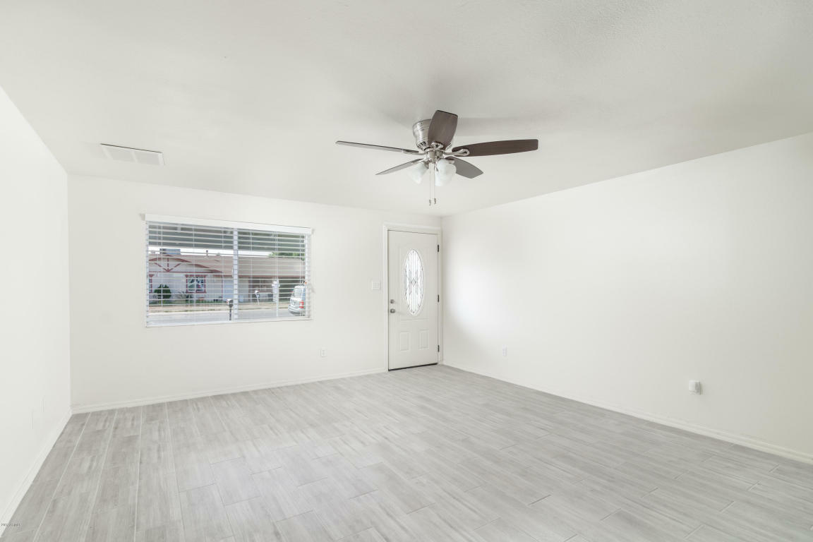 Property Photo:  5922 W Holly Street  AZ 85035 