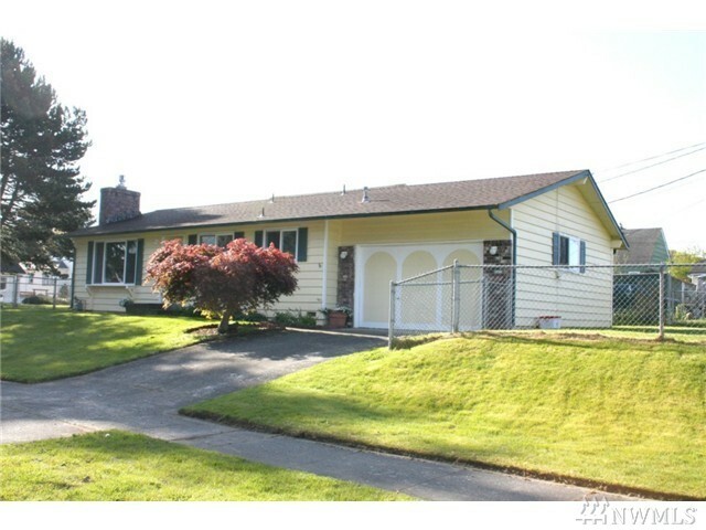 Property Photo:  2228 20th St  WA 98201 