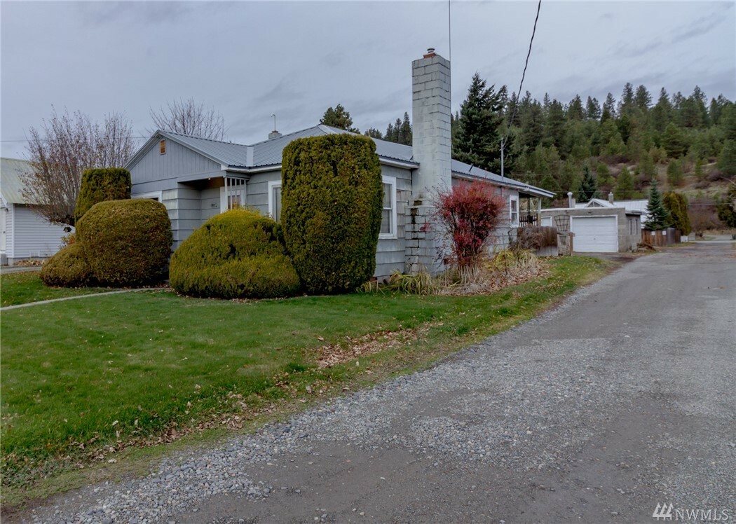 Property Photo:  413 E Second St  WA 98922 