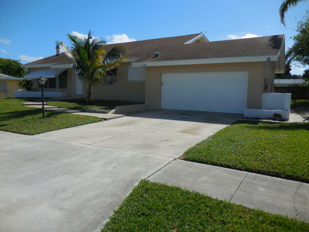 Property Photo:  1411 Lee Court  FL 33461 