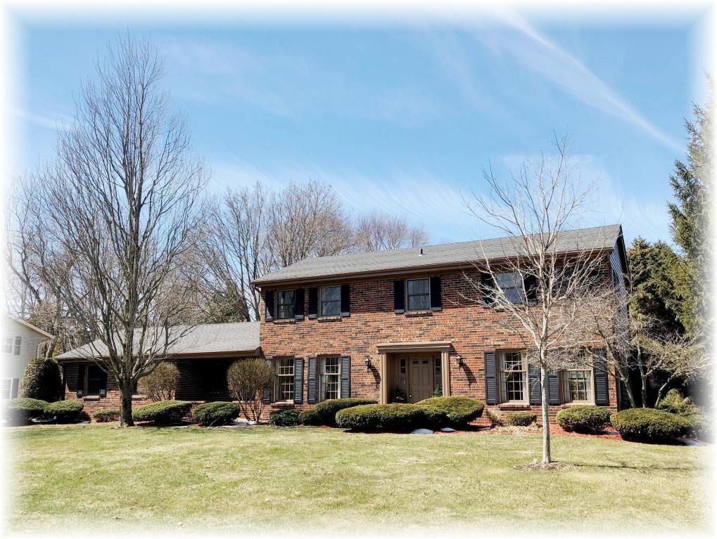 Property Photo: 4 Sandalwood Ct WI 53402