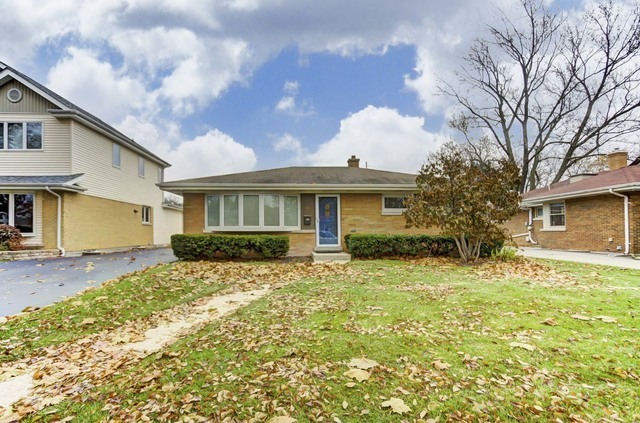 Property Photo:  121 Richard Avenue  IL 60126 