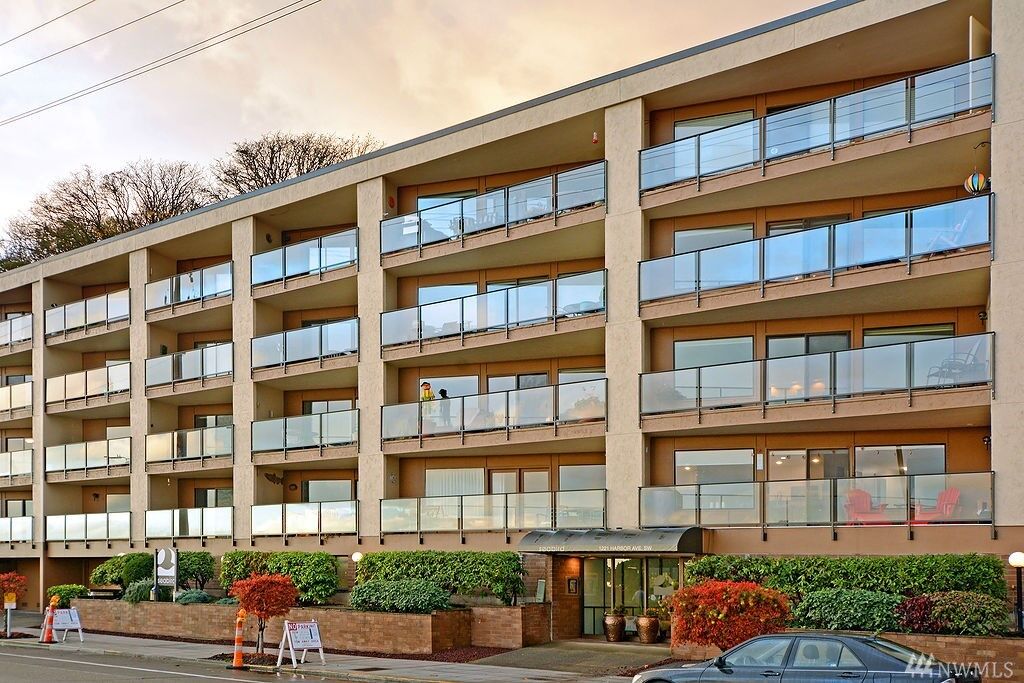 Property Photo: 1221 Harbor Ave SW 305 WA 98116