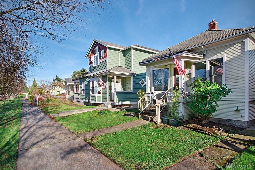 Property Photo: 1625 Rainier Ave WA 98201