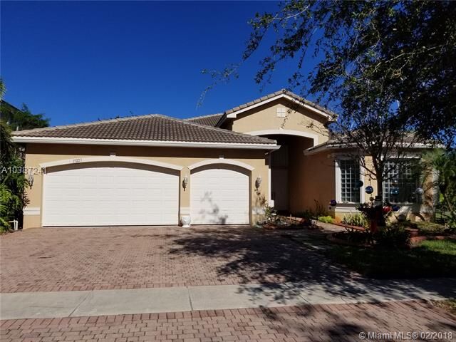 Property Photo: 19225 SW 41st St FL 33029