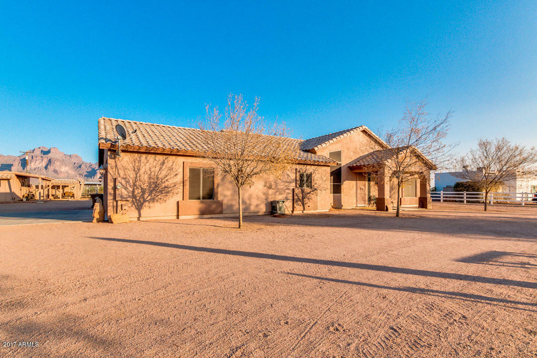 Property Photo:  1687 N Wickiup Road  AZ 85119 