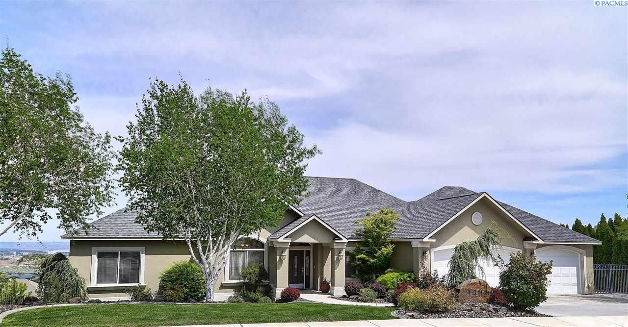 Property Photo:  1402 White Bluffs St  WA 99352 