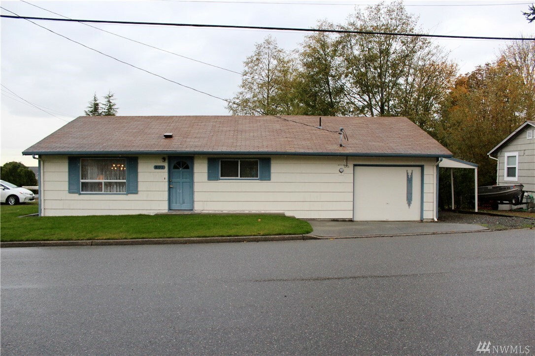 Property Photo:  801 Cedar St  WA 98020 