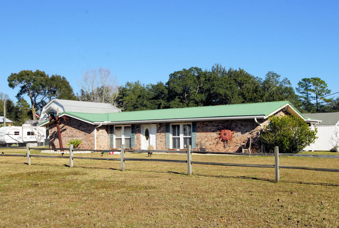 Property Photo:  511 Massachusetts Avenue  FL 32547 