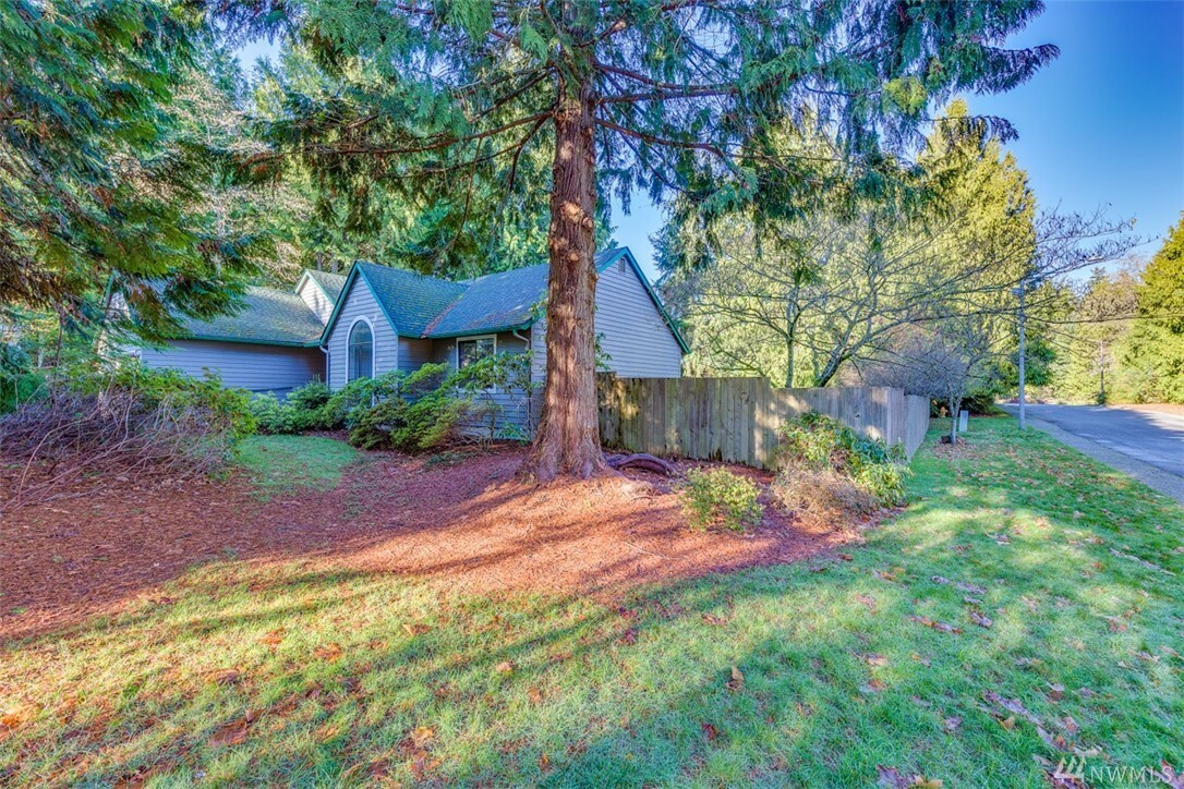 Property Photo:  1642 Jeannette Place NW  WA 98110 