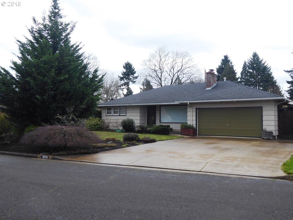 Property Photo:  1574 Hackamore Way  OR 97401 
