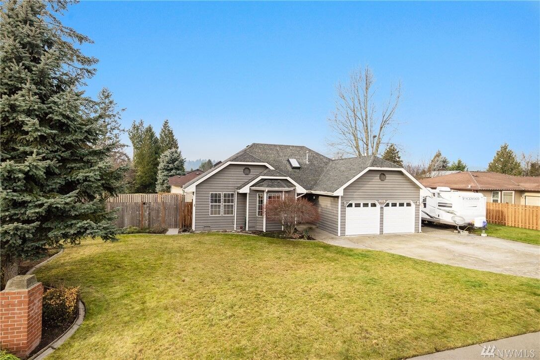Property Photo: 336 Hawthorne Ave S WA 98047