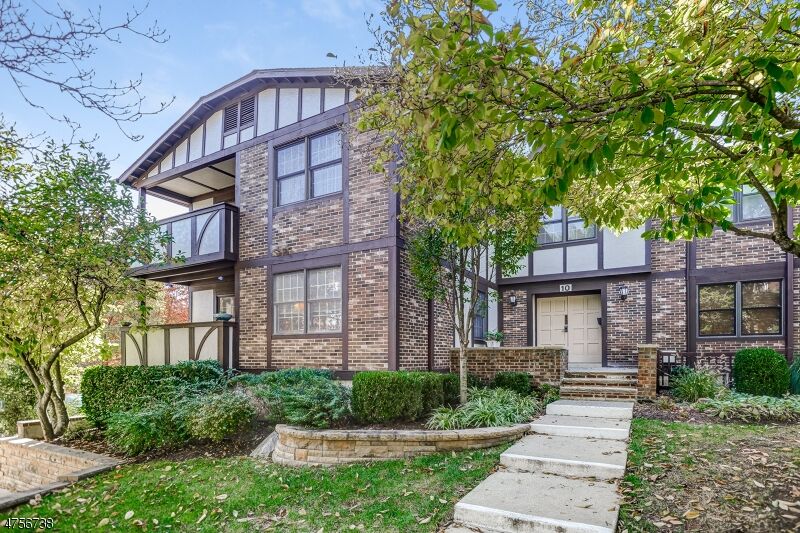 Property Photo:  10 Heritage Dr I  NJ 07928 