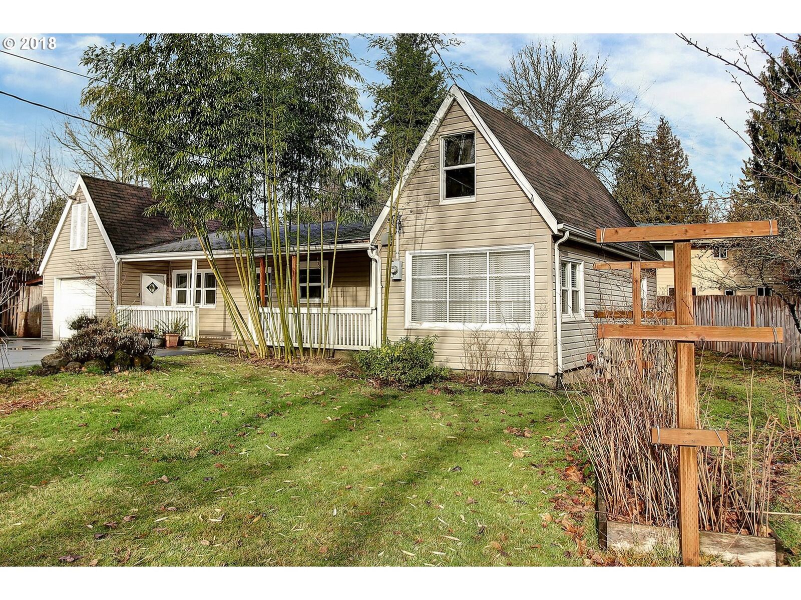 Property Photo:  3825 SW Huber St  OR 97219 