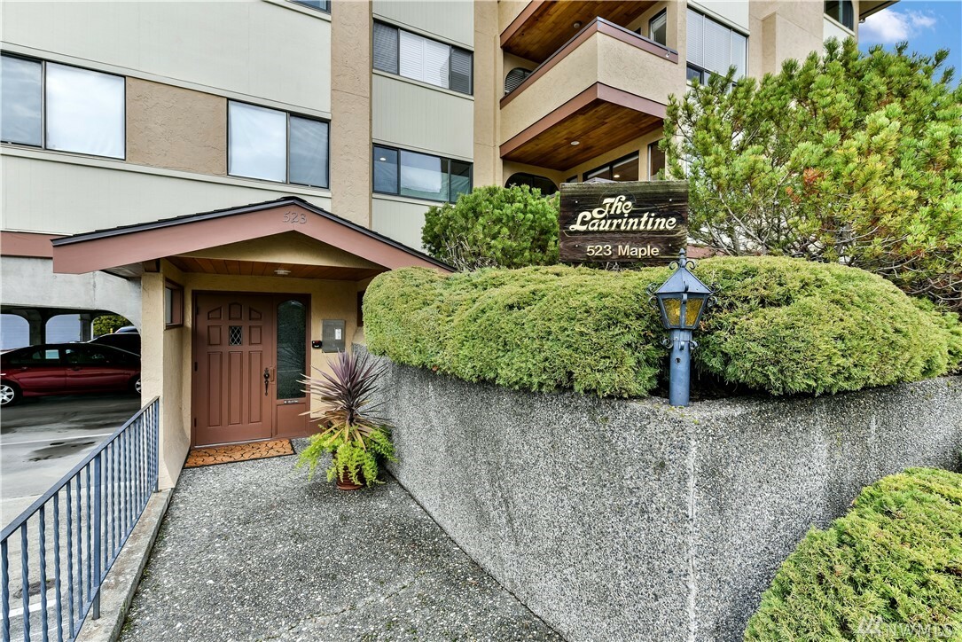 Property Photo:  523 Maple St 301  WA 98020 