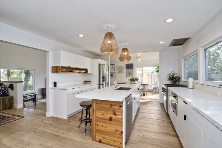 Property Photo:  1533 Tzena Way  CA 92024 