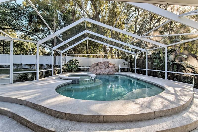 Property Photo:  907 Woodland Drive  FL 33584 