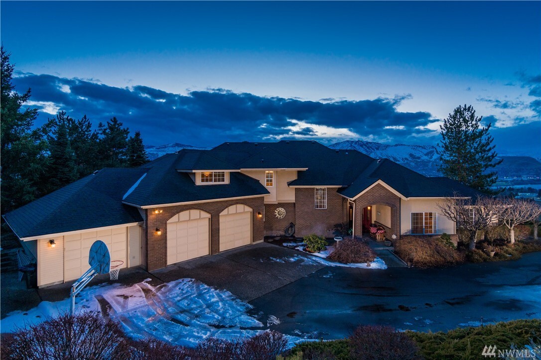 Property Photo:  2125 Valley View Blvd  WA 98802 