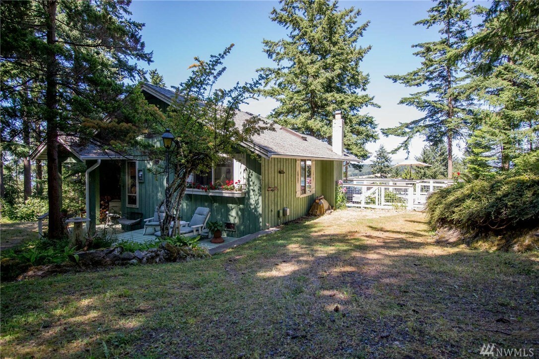 Property Photo:  1156 Island Dr  WA 98262 