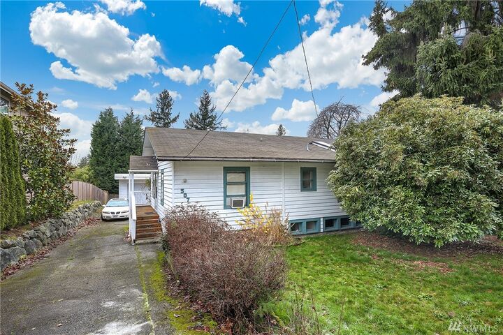 Property Photo:  507 8th St S  WA 98033 