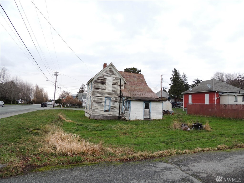 Property Photo: 519 5th St WA 98221