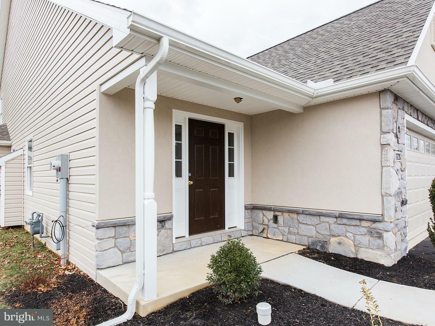 Property Photo: 1328 Fieldstone Drive PA 17552