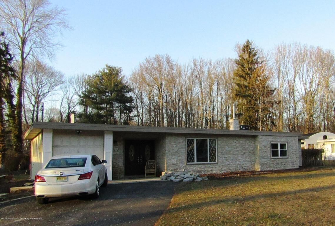 Property Photo:  2 Cedar Court  NJ 08555 