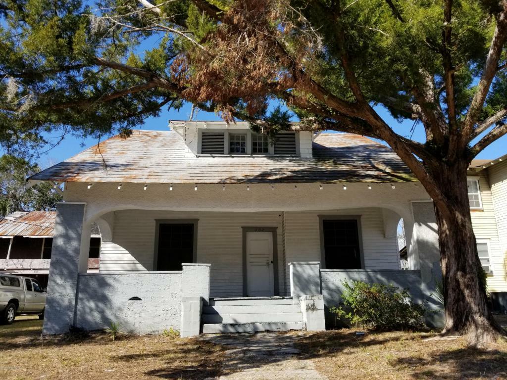 Property Photo:  302 S 13th Street  FL 32177 