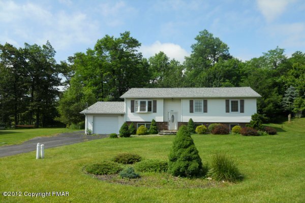 Property Photo:  24 (23) Oak Street  PA 18344 