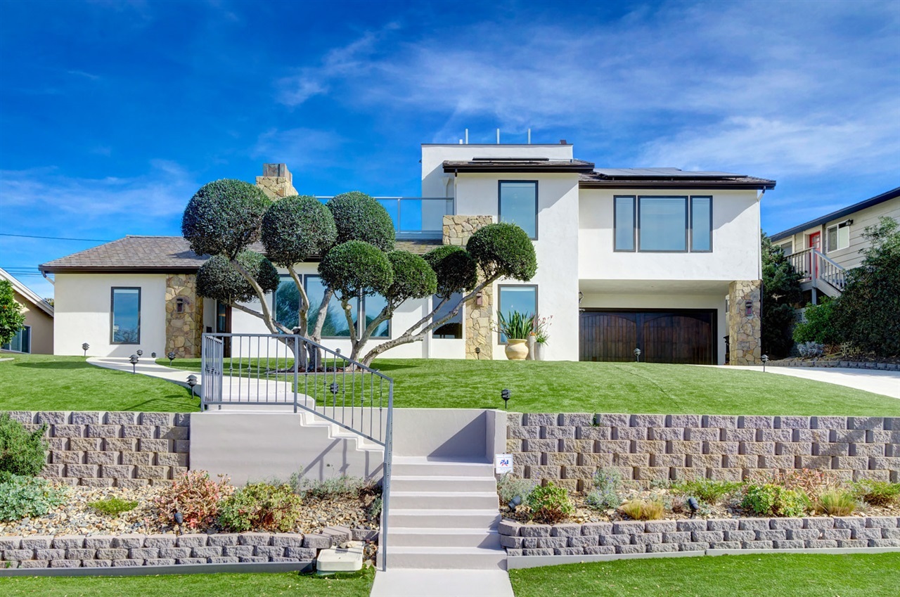 Property Photo: 1423 Alexandria Dr CA 92107