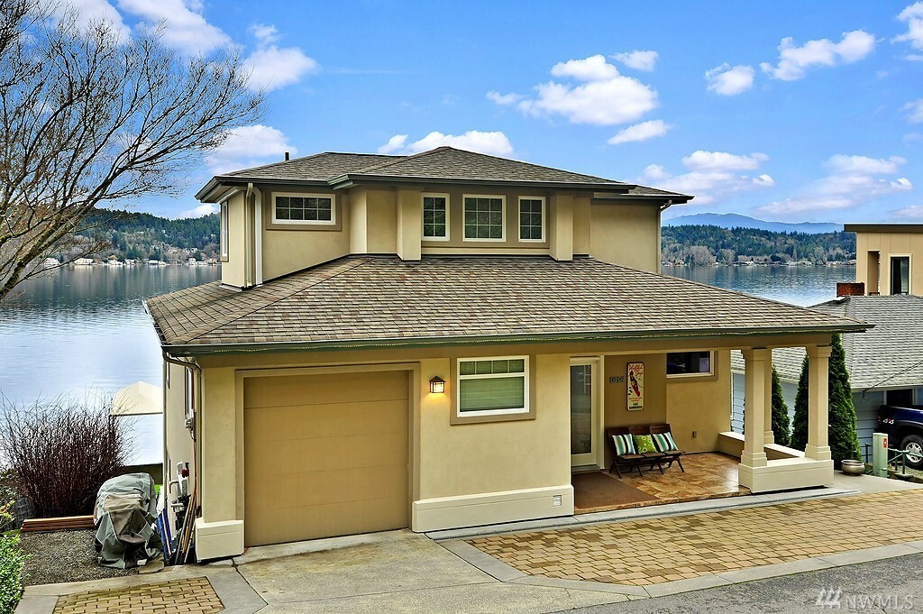 Property Photo:  1614 W Lake Sammamish Pkwy NE  WA 98008 