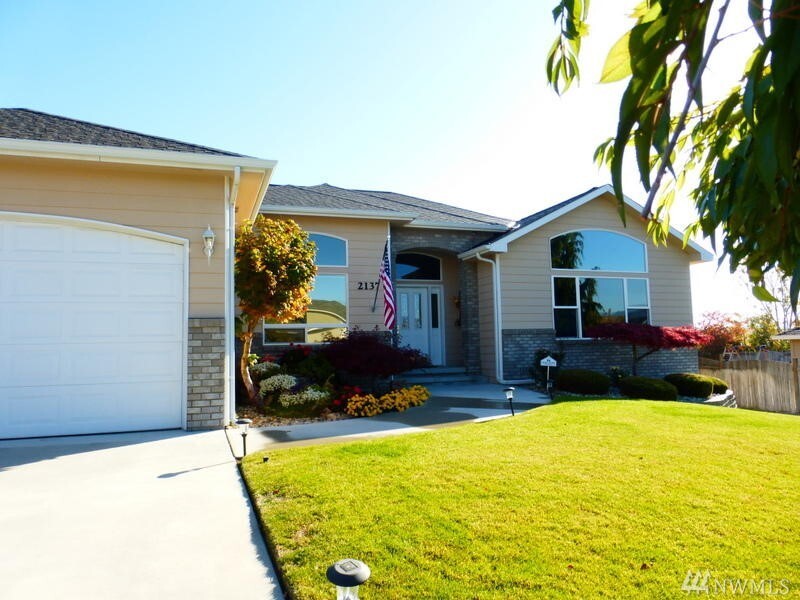 Property Photo:  2137 Inglewood Dr  WA 98802 