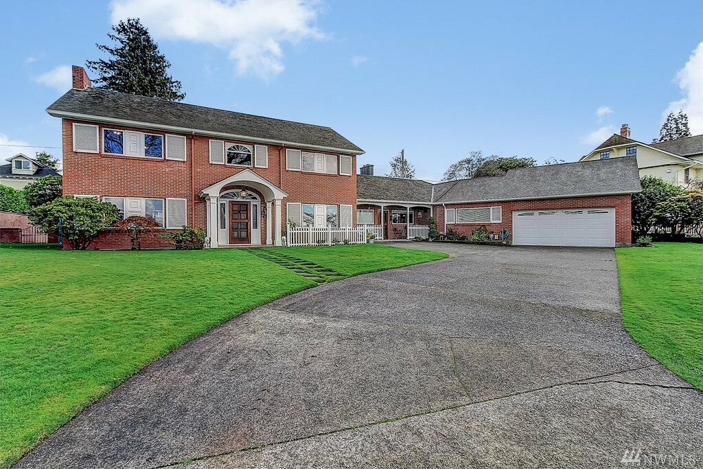 Property Photo: 1715 Grand Ave WA 98201