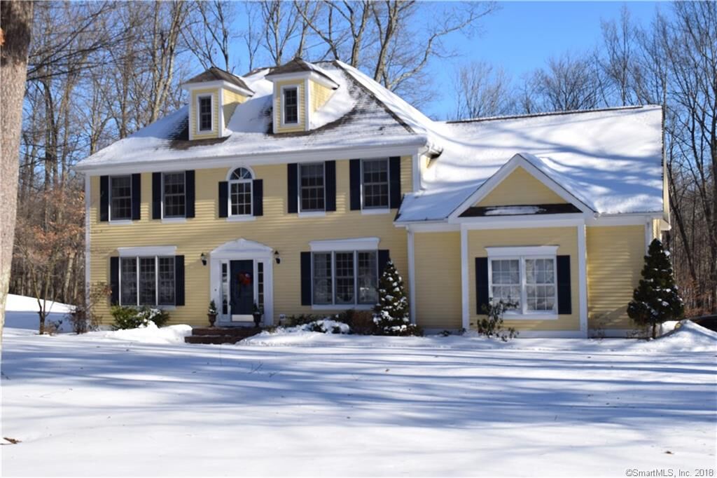 Property Photo:  18 Wakefield Lane  CT 06032 