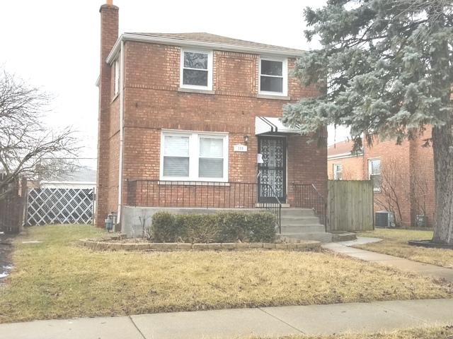 Property Photo:  300 Frederick Avenue  IL 60104 