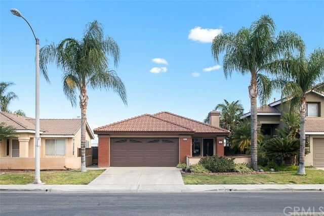 Property Photo:  885 Poppyseed Lane  CA 92881 