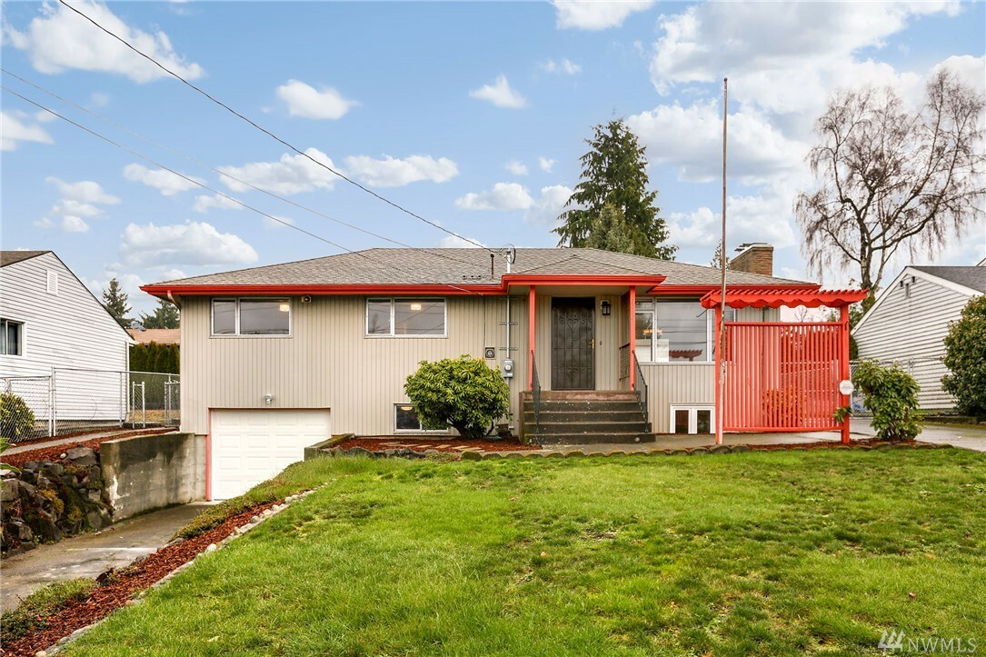 Property Photo:  11826 9th Ave SW  WA 98146 