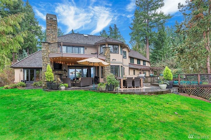 Property Photo:  3535 207th Ave SE  WA 98075 