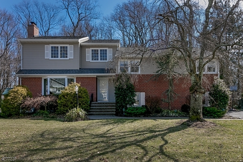 Property Photo:  5 Lambert Circle  NJ 07090 