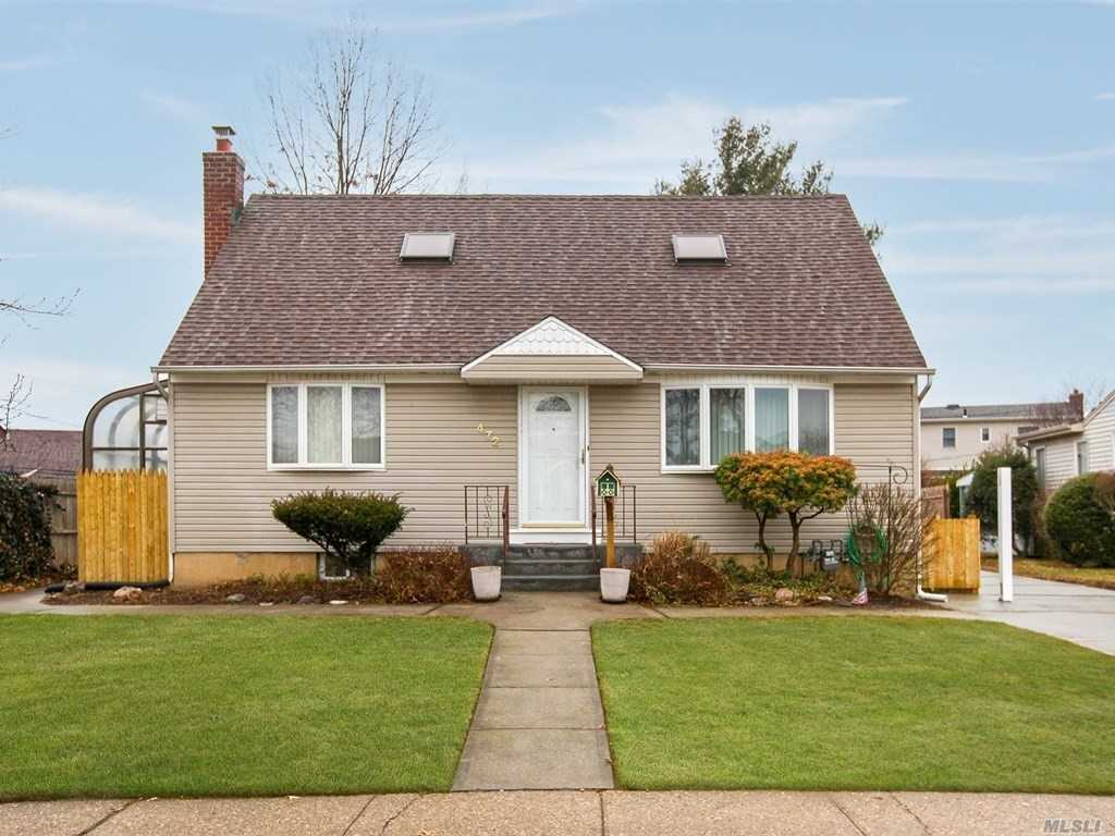 Property Photo:  472 Arlington Drive  NY 11783 