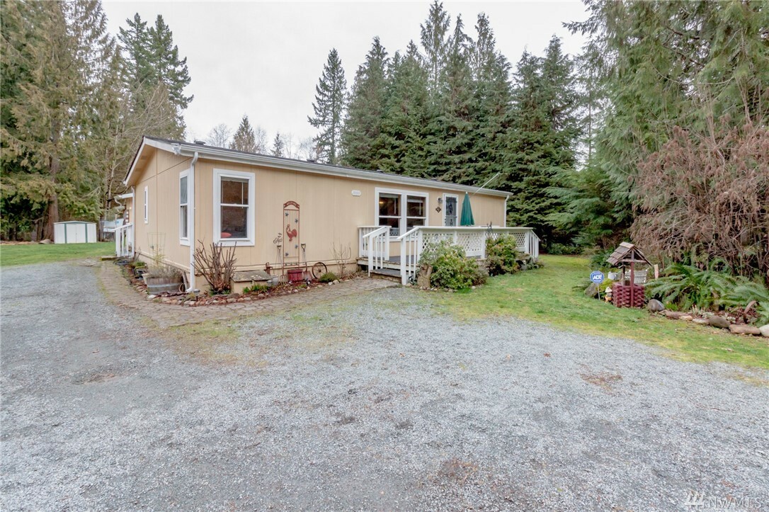 Property Photo:  26305 Johns Rd E  WA 98321 