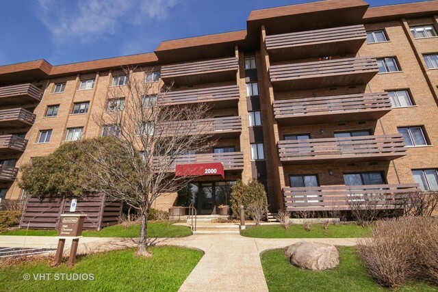 Property Photo:  2000 Chestnut Avenue 404  IL 60025 