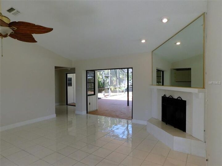 Property Photo: 4001 Kingston Terrace FL 34238