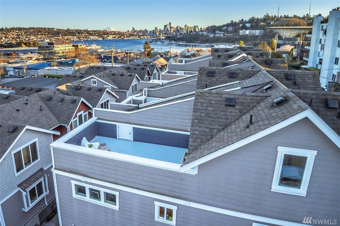 Property Photo: 3617 C Albion Place N WA 98103