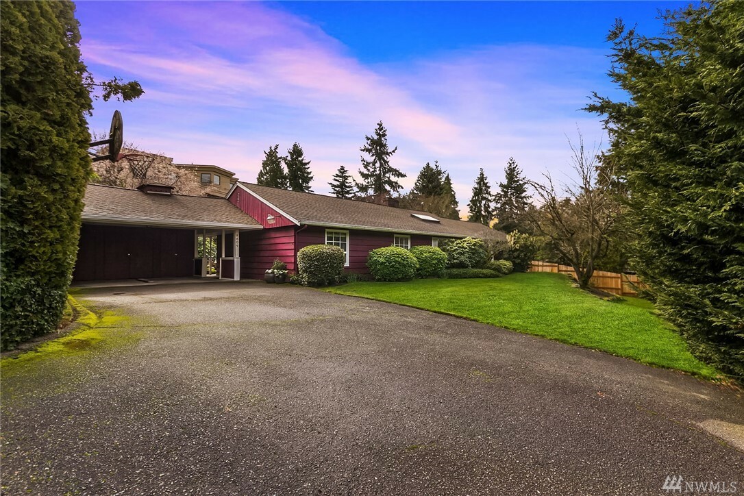 Property Photo:  8809 NE 28th St  WA 98004 